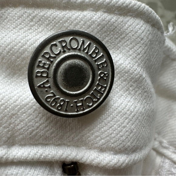 🆕Abercrombie & Fitch High Rise Ankle Flare Distressed Hem White Jeans Sz 28/6S - Picture 5 of 12